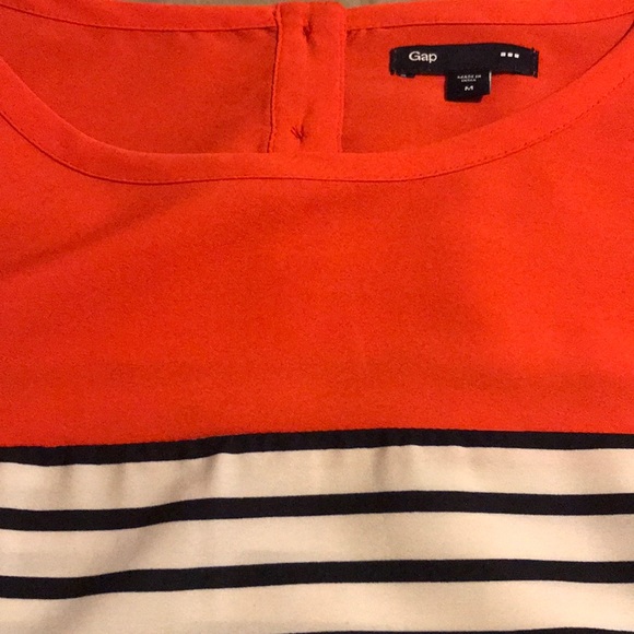 Cute, silky shirt - Picture 3 of 4